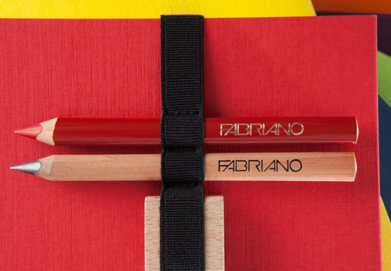 Taccuino e matite Fabriano per le tue poesie