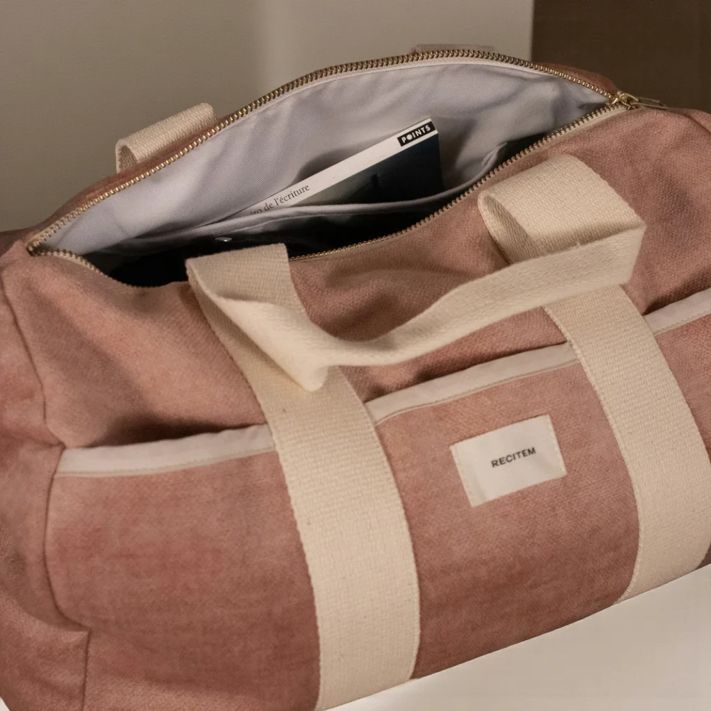 Borsa Week-End 24 ore Flora – Rosa Antico effetto velluto 6 Apertura borsa rosa